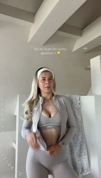Moniq/ leaked private content