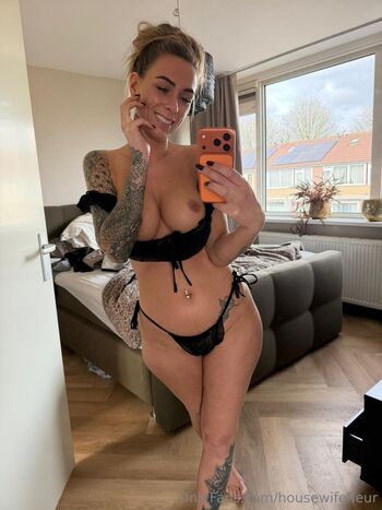 Onlyheni/ leaked private content