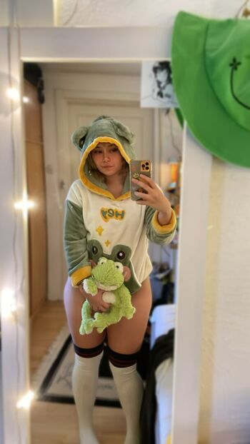 Julle/ leaked private content