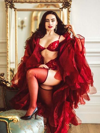 Laili sarah/ leaked private content