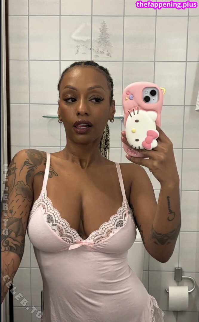Sttaringart page leaked private content