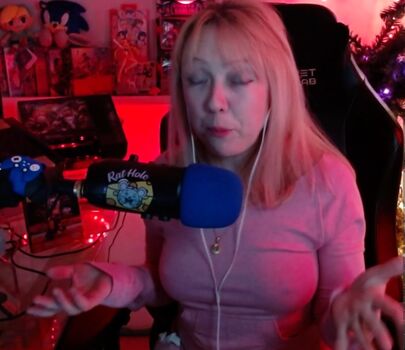 Atinacosplay leaked private content