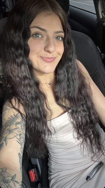 Momorianyan/ leaked private content