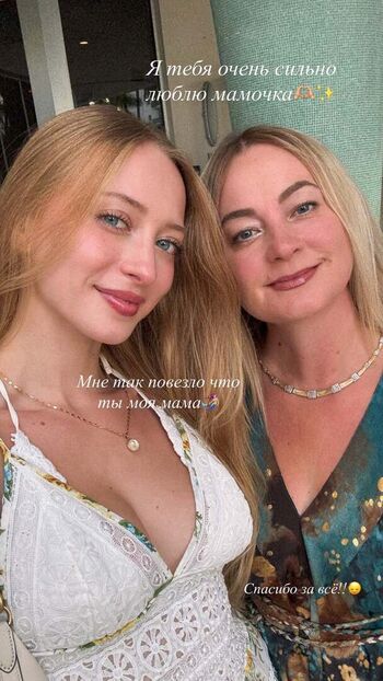 Momookimoto leaked private content
