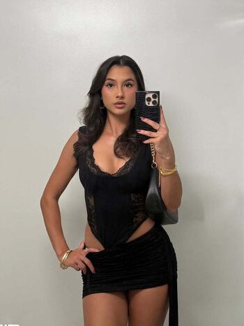 Kenizinea/ leaked private content