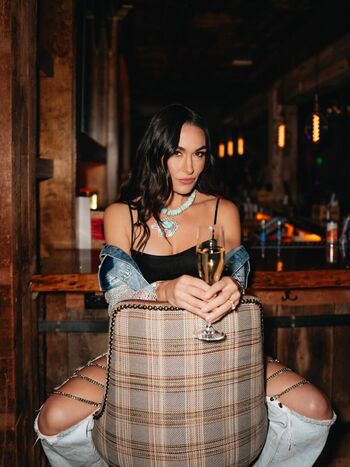 Astridlove page leaked private content