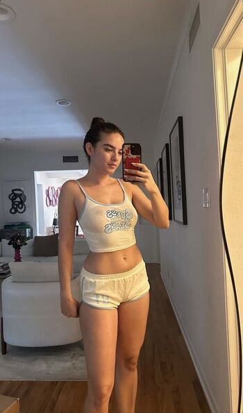 Momorianyan/ leaked private content