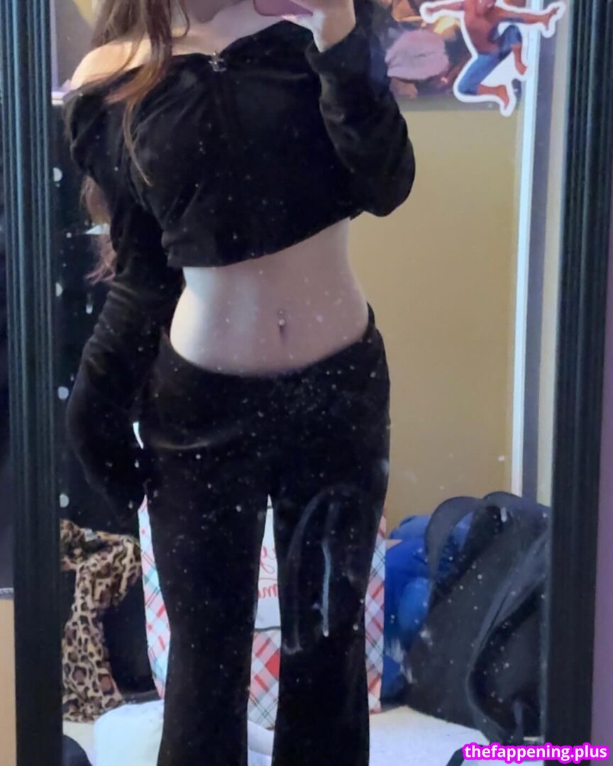 Mollyfit page leaked private content