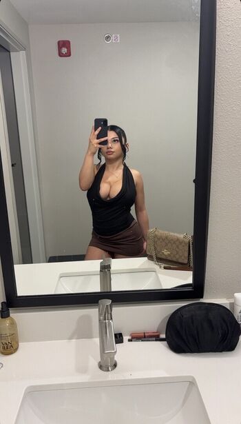 Momorianyan/ leaked private content