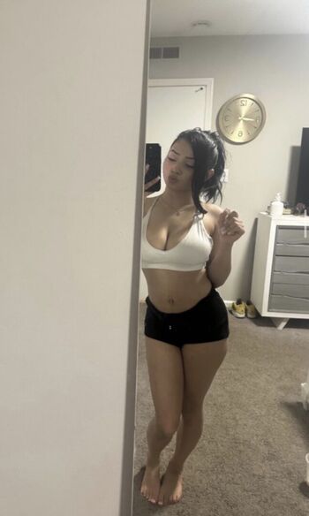 Momorianyan/ leaked private content
